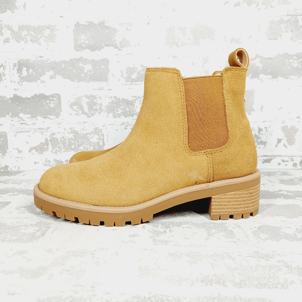 New Blondo Matilda Waterproof Lug Sole Chelsea Boot F1003